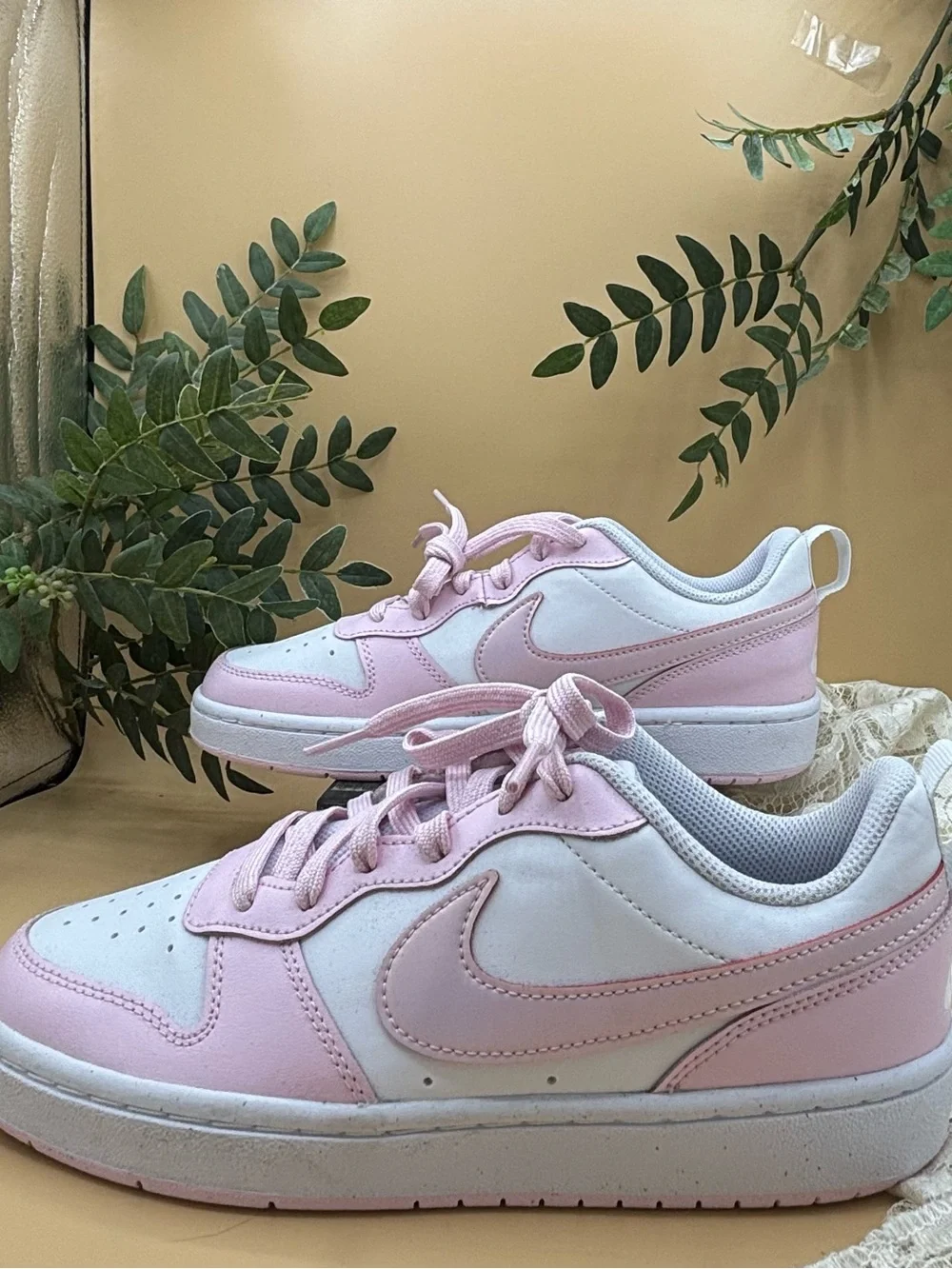 Nike Girls Big Kids Court Borough Low SE 2